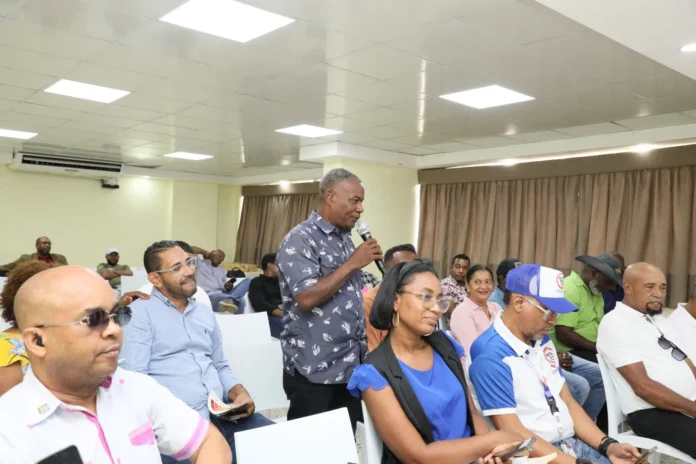Charla sobre eficiencia energética en Monte Plata