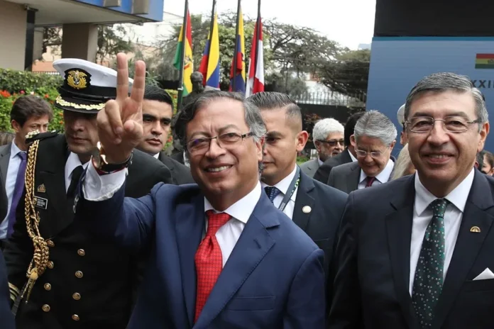 Gustavo Petro celebra victoria anticipada en Perú.