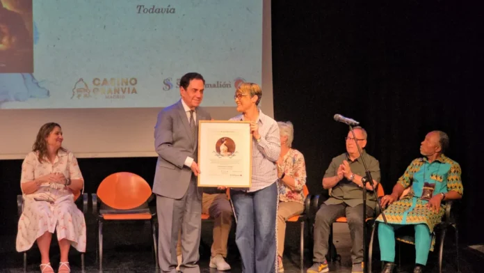 Lizamavel Collado recibe Premio Escriduende 2026