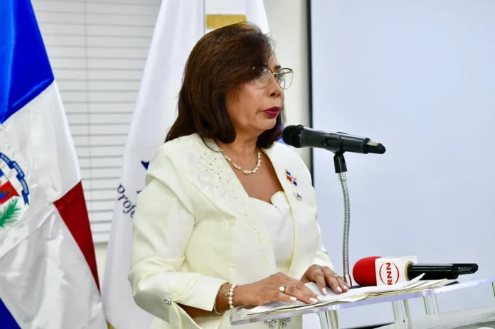 Gloria Furcal, nueva presidenta de ADOPA.
