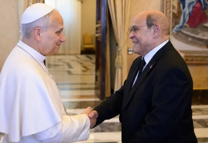 Rafael Santos Badía con el papa León XIV