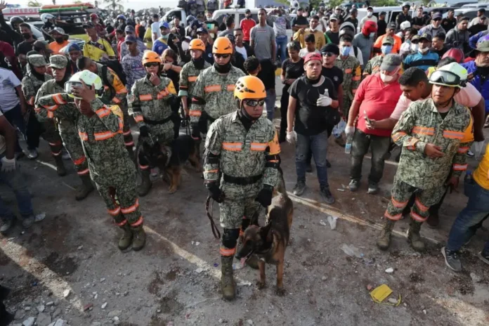 Rescatistas internacionales llegan a Venezuela.