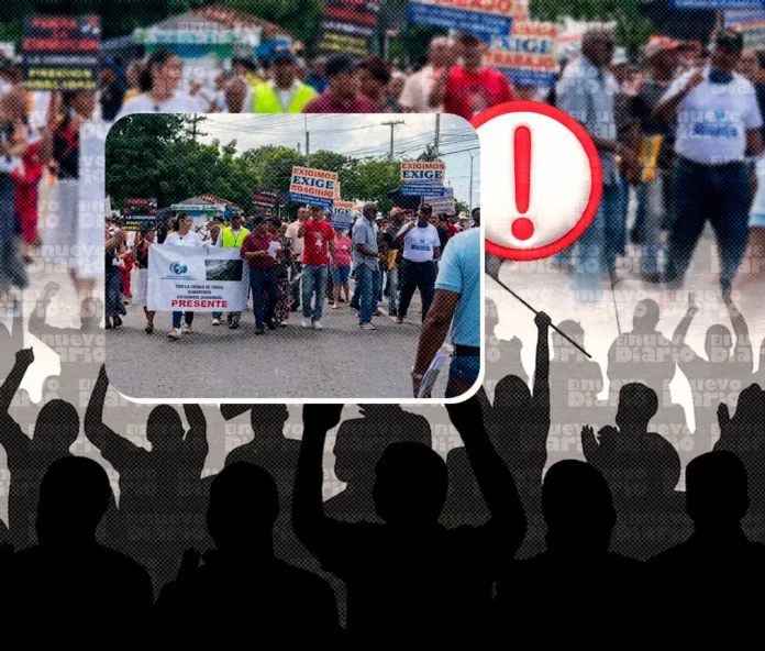 Residentes de Los Tres Brazos protestan por servicios.