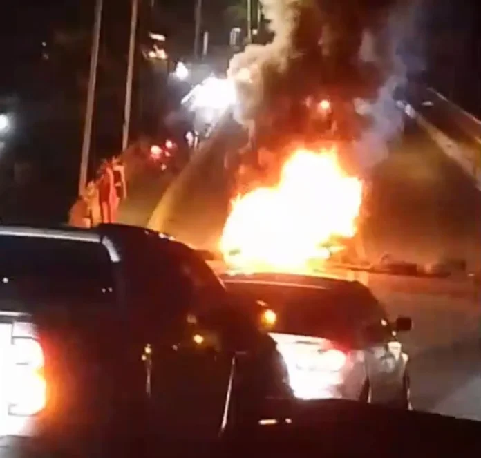 Protesta en Yamasá por apagón prolongado.