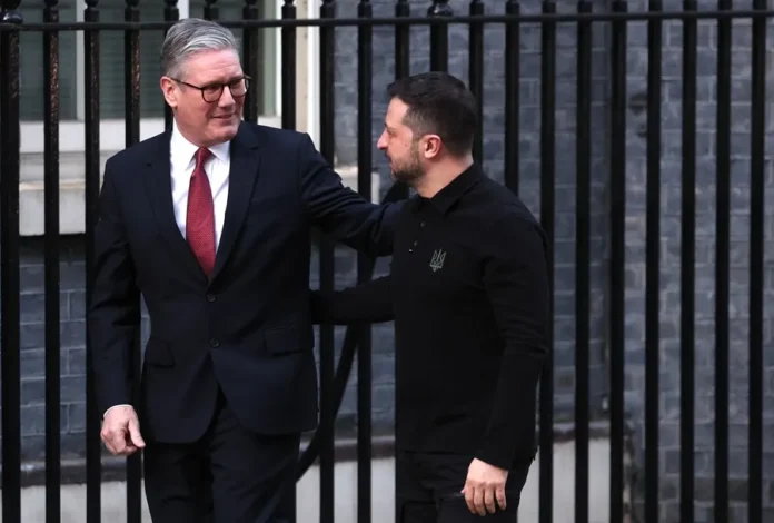 Zelenski y Starmer se reúnen en Ucrania.