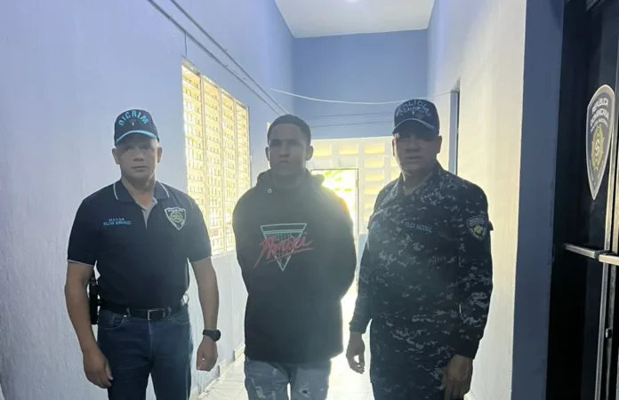 Joven se entrega a la Policía en San Juan
