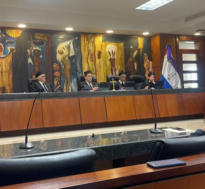 Suspensión de audiencia contra procuradora Ortiz