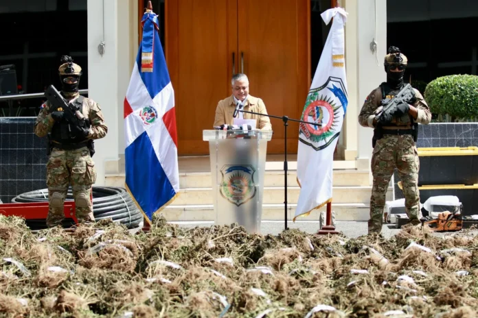 Desmantelamiento de plantación de marihuana en Ocoa.