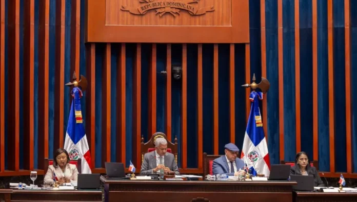 Senado envía proyecto anticrisis a comisión.