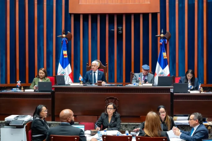 Senadores aprueban ley para mayor transparencia política