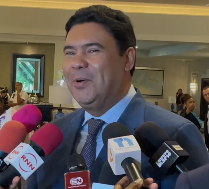 Senador Cholitín urge reforma del Código Laboral