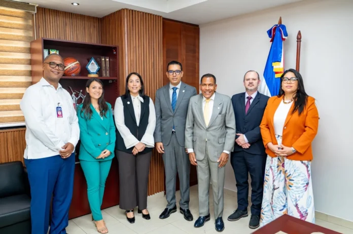 Senadores Lama y Rodríguez con Visión Mundial.