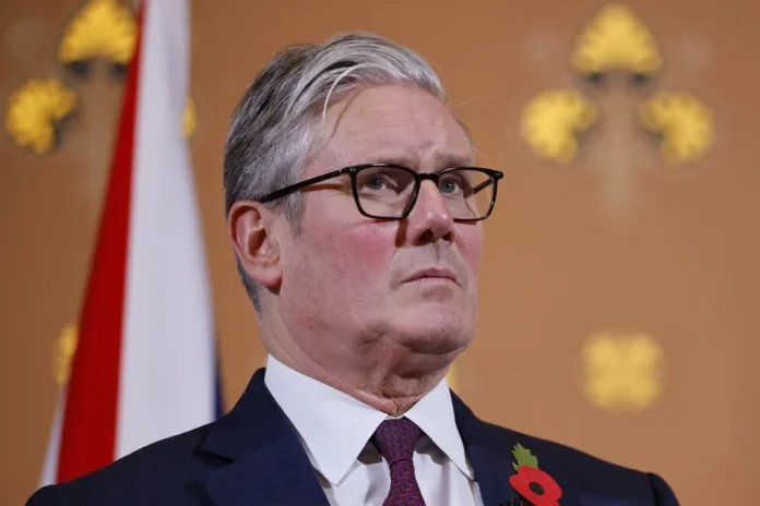 Starmer condena disturbios en Belfast.