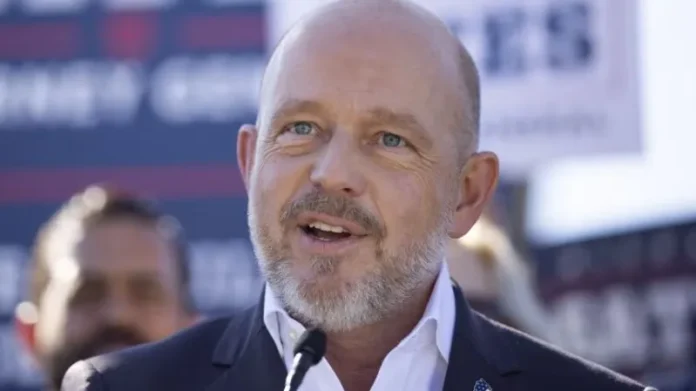 Candidato respaldado por Trump en California