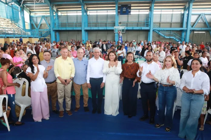 Supérate apoya a familias en Sánchez Ramírez