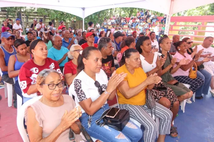 Entrega de Bono de Emergencia en Gaspar Hernández