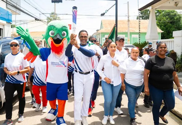 Tony Batista celebra medalla de oro RD