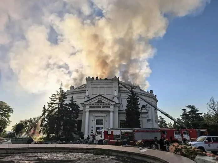 Ataque ucraniano a fábrica militar rusa.