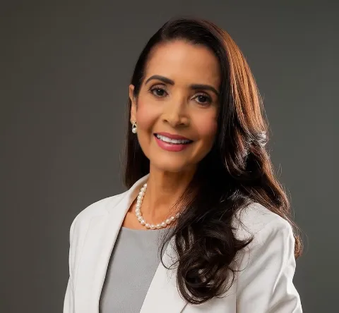 Ana Jacqueline Ureña celebra su victoria electoral.