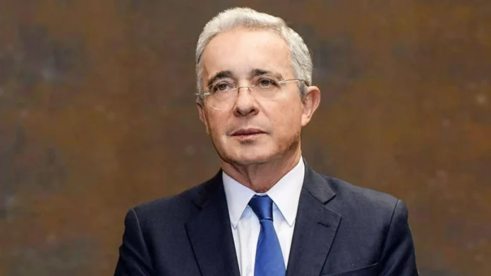 Álvaro Uribe celebra triunfo electoral en Colombia