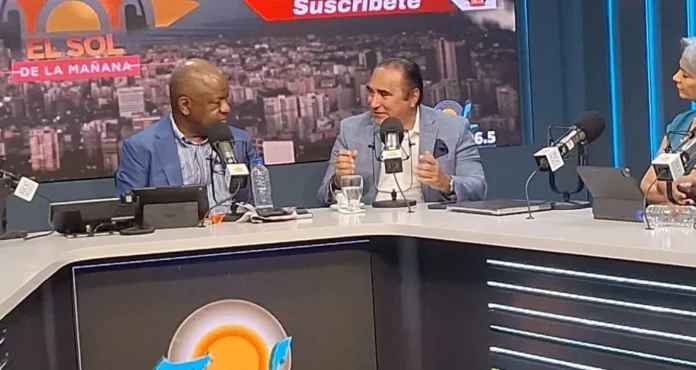 Víctor Pavón critica gestión de Betty Gerónimo