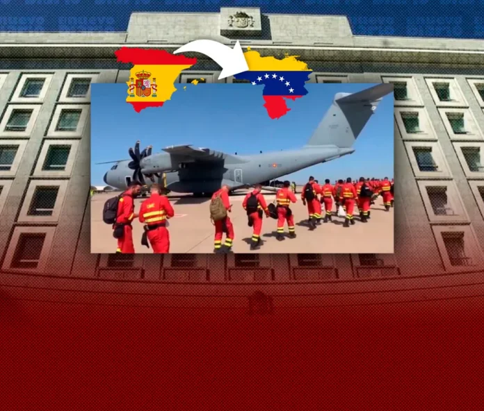 Avión militar español con equipos de rescate