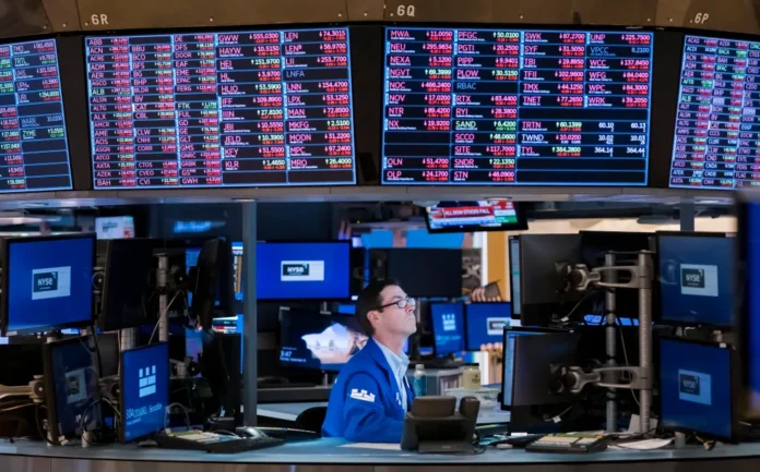 Wall Street cierra mixto, SpaceX cae 16%