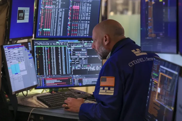 Wall Street sube tras anuncio de Trump.