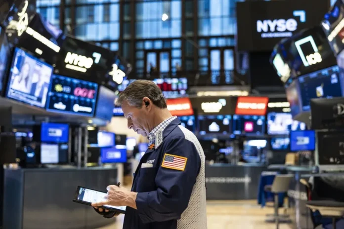 Dow Jones sube mientras sector tecnológico cae