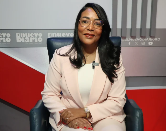 Viceministra Lily Luciano promueve denuncia de violencia