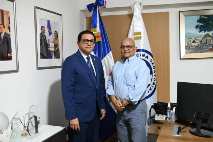 Senador Daniel Rivera apoya Cruz Roja en Santiago