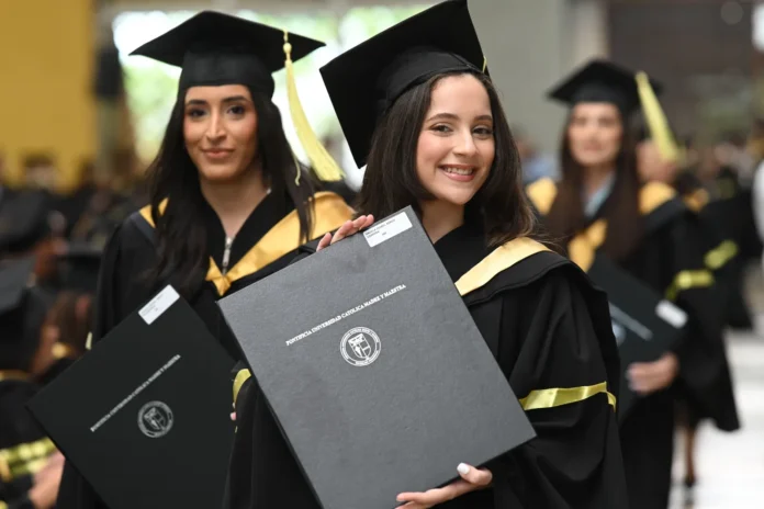 Graduación PUCMM: 1,149 nuevos profesionales.
