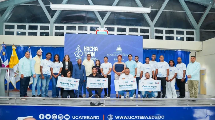 Hackathon UCATEBA premia innovación juvenil en Sur