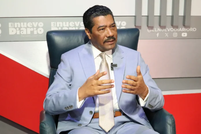 Leonel Fernández asume retos económicos en 2028.