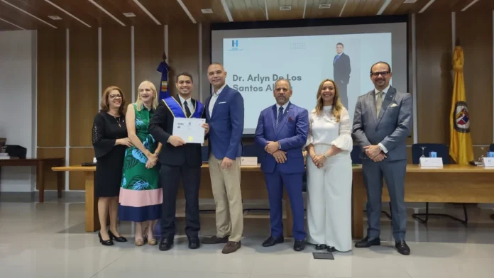 Graduación de 79 especialistas en medicina.