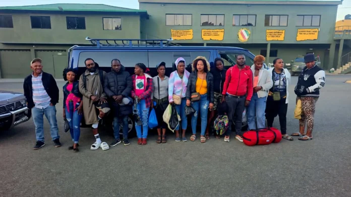 Ejército intercepta haitianos indocumentados en Constanza