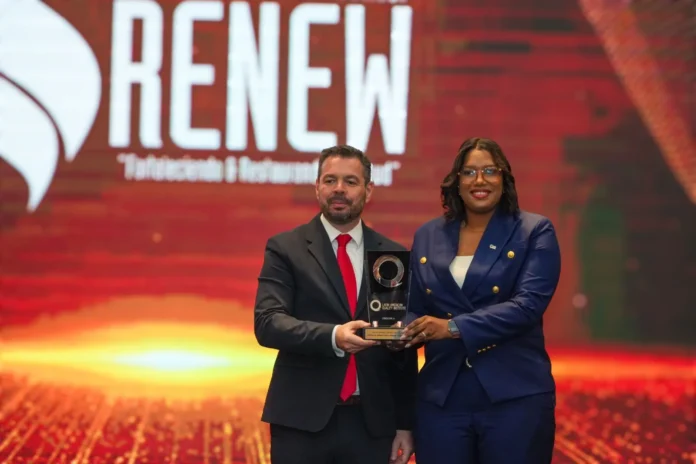 Renew celebra su noveno aniversario y premio.