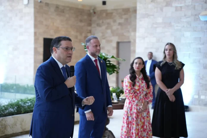 Embajadores discuten inversión en República Dominicana