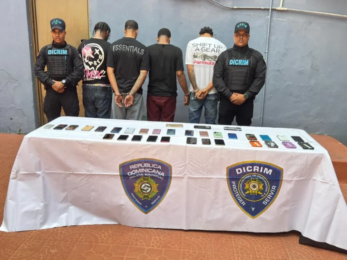 Policía recupera 30 celulares robados en Naco.