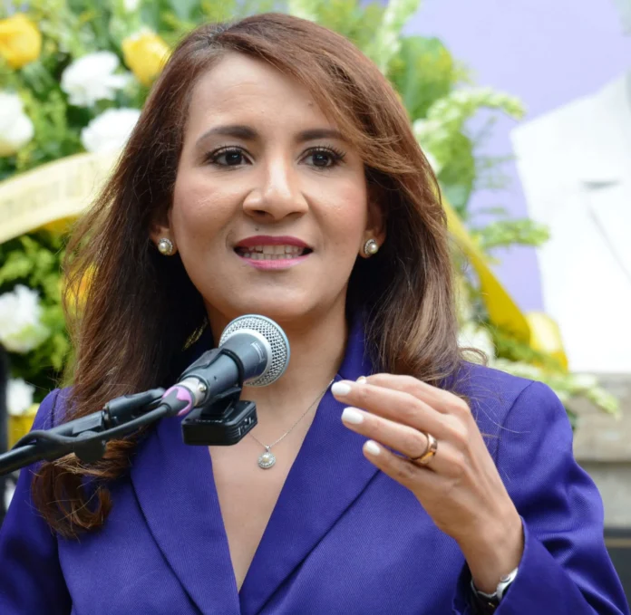 Zoraima Cuello aboga por unidad contra feminicidios.
