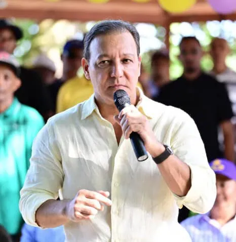 Abel Martínez critica plan de recaudación gubernamental.