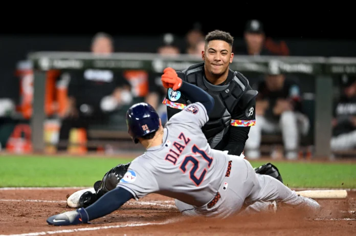 Samuel Basallo brilla como receptor en MLB