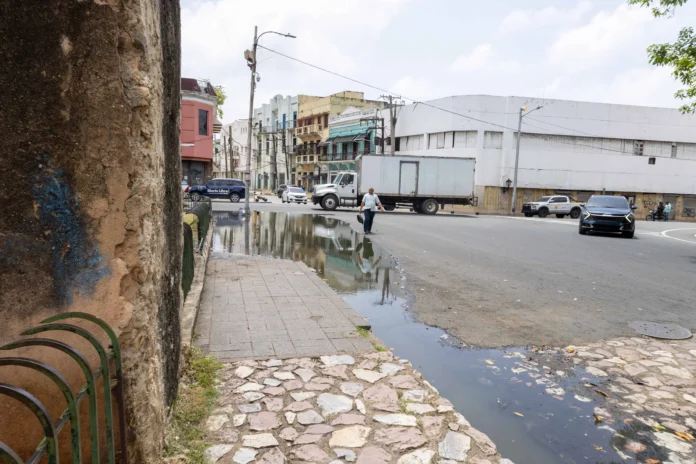 Desborde cloacal contamina calles de Ciudad Nueva