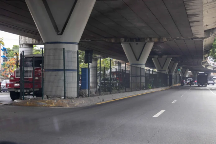 Verjas instaladas para proteger espacios públicos