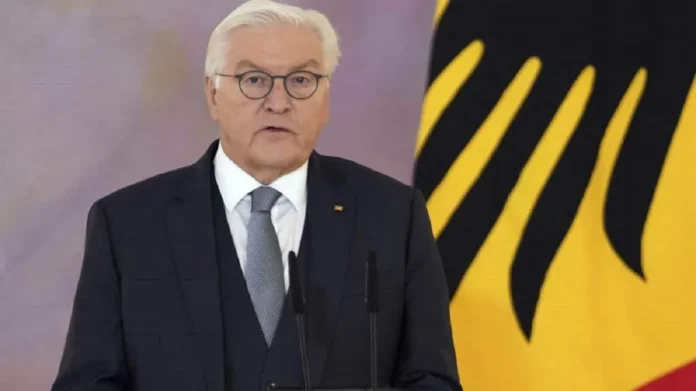 Presidente alemán critica trato a científicos.
