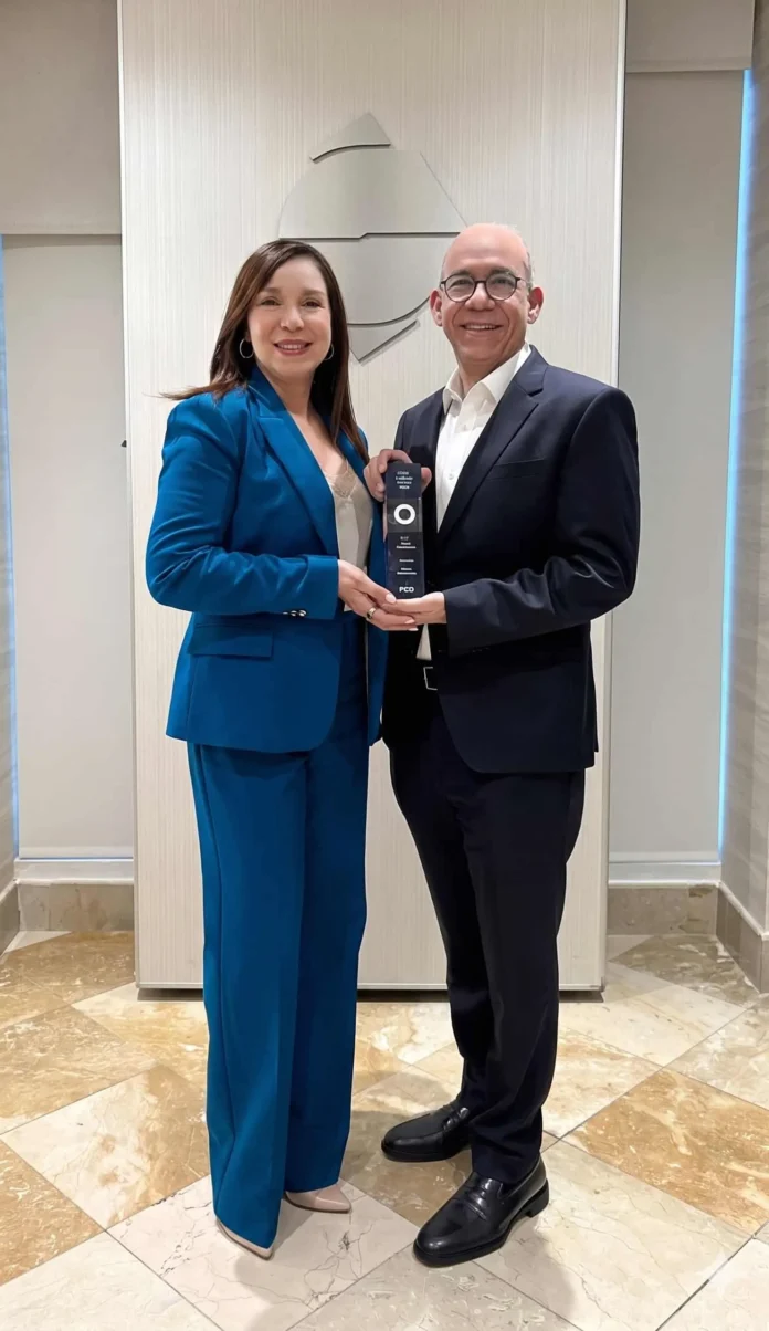Banco Santa Cruz recibe premio por innovación