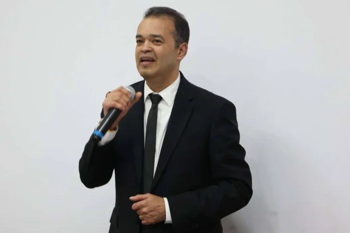 Álex Bueno, ícono de la música dominicana.