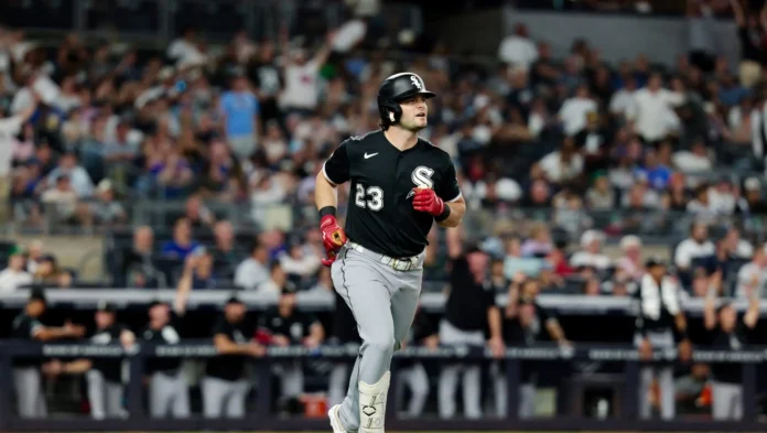Benintendi celebra su grand slam decisivo.