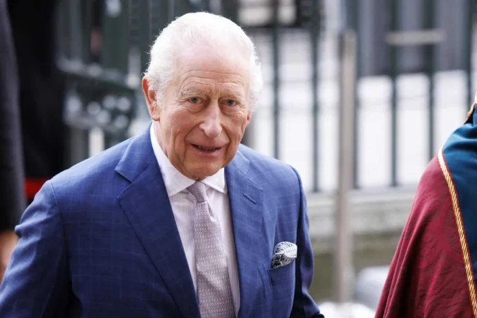 Carlos III y Camila dejan Buckingham.