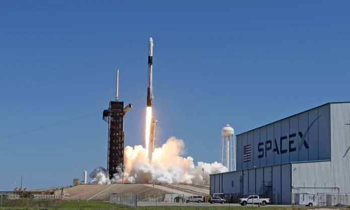 SpaceX recauda 25,000 millones de dólares.